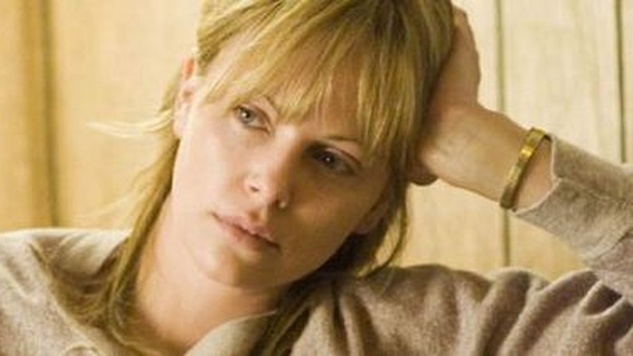 Charlize Theron quer ser mãe