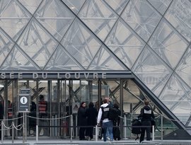 Roubo cinematográfico no Louvre: veja o que se sabe sobre o ataque que levou joias inestimáveis