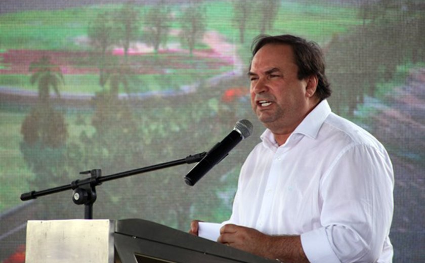 Luciano Barbosa descarta candidatura a federal em encontro no Agreste