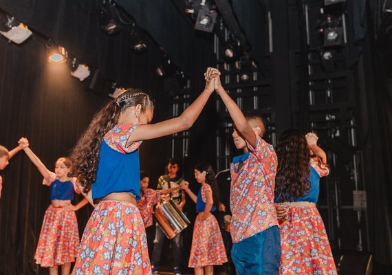 Estudantes do tempo integral da Semed se apresentam em festival de arte e cultura