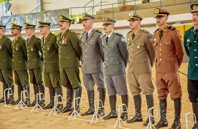 Oficial da PM conclui formação na Escola de Equitação do Exército no RJ