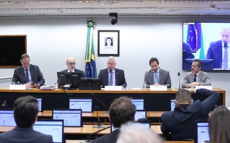 Especialistas pedem marco legal permanente para política industrial no Brasil