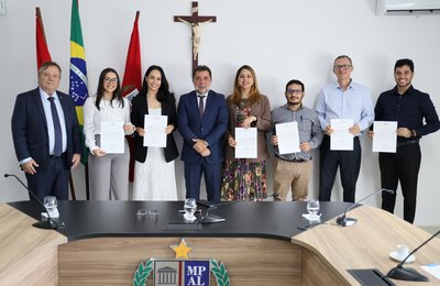 PGJ Lean Araújo empossa mais seis novos servidores para o MPAL