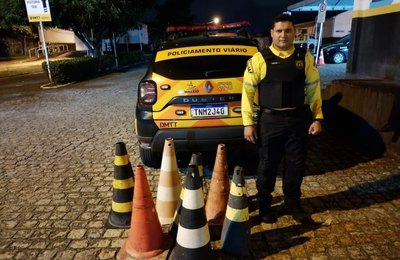 DMTT recolhe cones usados irregularmente para guardar vagas no Farol