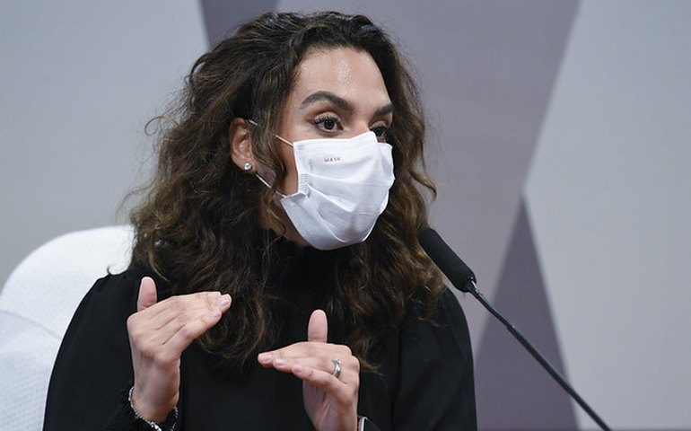 &#8216;É perigoso ceder a saídas rápidas e inexistentes&#8217;, afirma Luana Araújo na CPI
