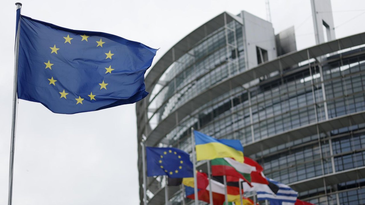 Europeus buscam contato com a Rússia devido à deterioração das posições do Exército ucraniano, diz professor