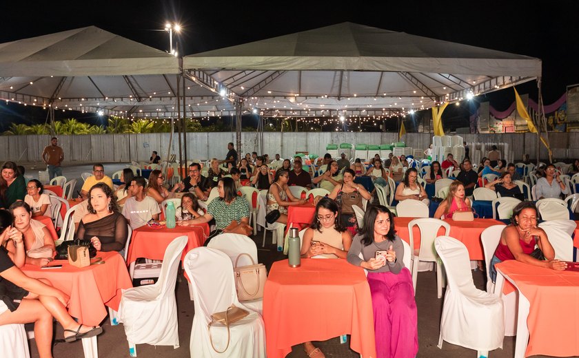 Show de humor marca comemoração do Dia do Servidor Público