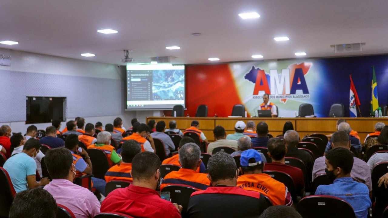 AMA e Defesa Civil capacitam coordenadores municipais sobre mapeamento de área de riscos Defesa Civil