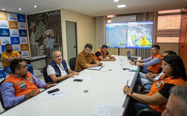 Prefeitura alinha ações para fortes chuvas neste final de semana