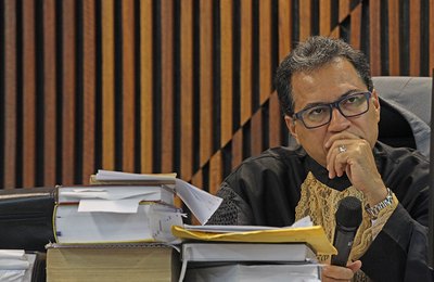 Acusado de assassinar um e tentar matar dois da mesma família vai a júri