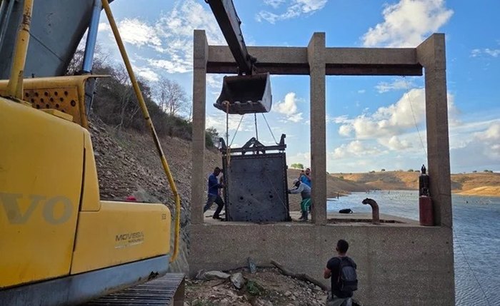 Trabalhadores nas obras da Barragem Boacica em Igreja Nova