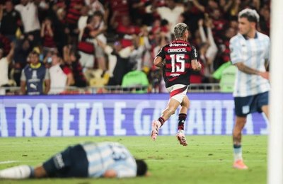 Flamengo vence Racing com gol no fim e sai em vantagem na semifinal da Libertadores