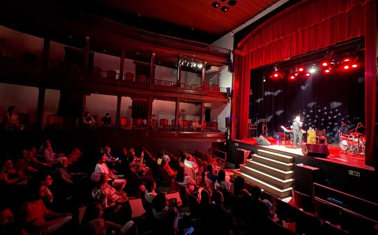 Projeto Seis & Meia: Edson Cordeiro e Elaine Kundera encantam público de Penedo