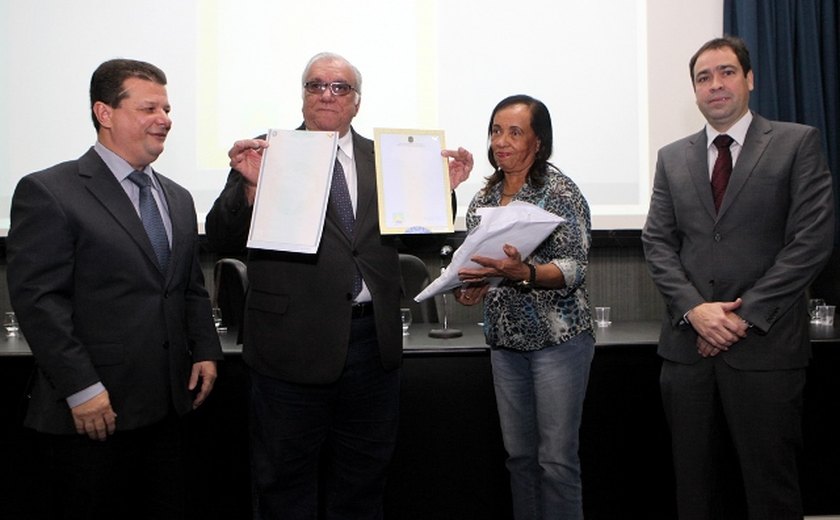 Cartórios recebem papel de segurança para impressão  de certidões de nascimento, casamento e óbito