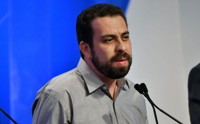 Grupo na transição deve sugerir revisão de decretos do saneamento, diz Boulos