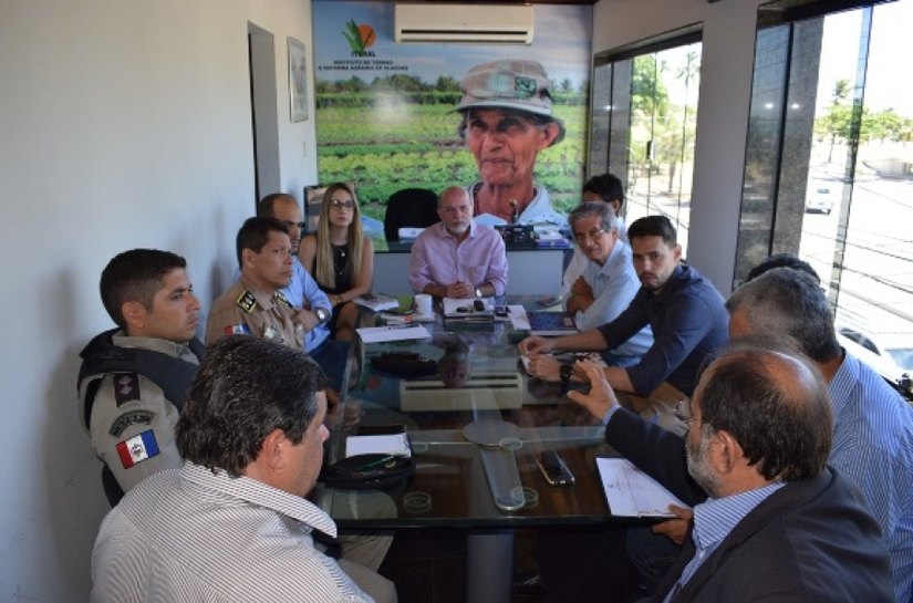 Palmeira: Iteral intervém na ocupação irregular próxima a perímetro irrigado
