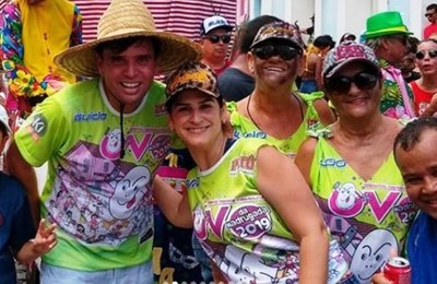 Prefeito Marcius Beltrão cai na folia das prévias carnavalescas em Penedo 