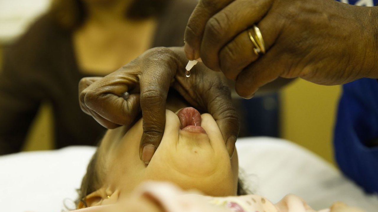 OMS vacinará 600 mil crianças com menos de 8 anos em Gaza