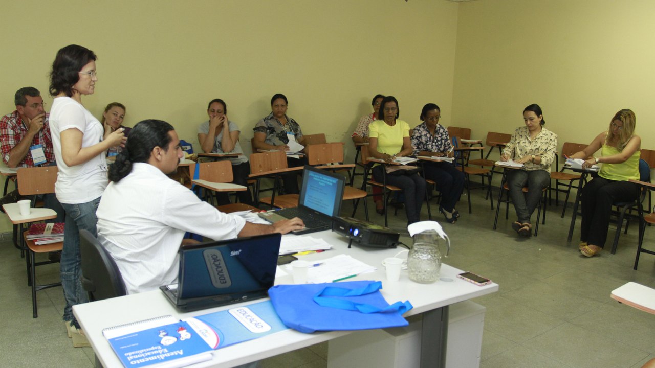 Professores da rede estadual participam de formação sobre educação especial no Centro de Formação Ib Gatto Falcão (Cenfor)