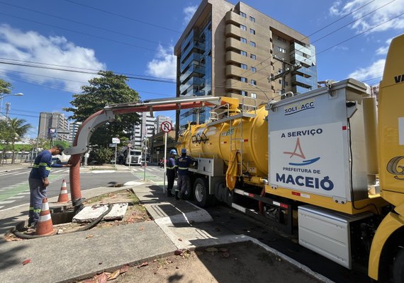 Avenida Sandoval Arroxelas passa por limpeza e drenagem para evitar alagamentos