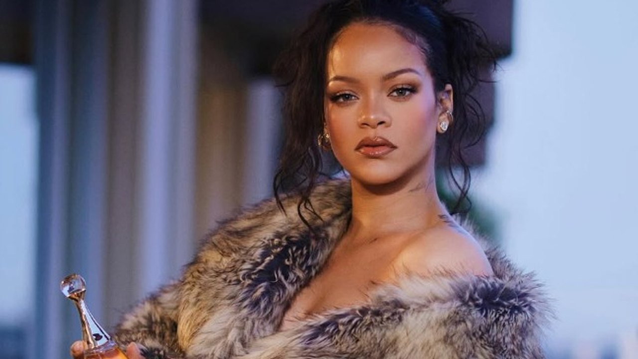 Mulher acusada de atirar contra casa de Rihanna permanece presa nos EUA