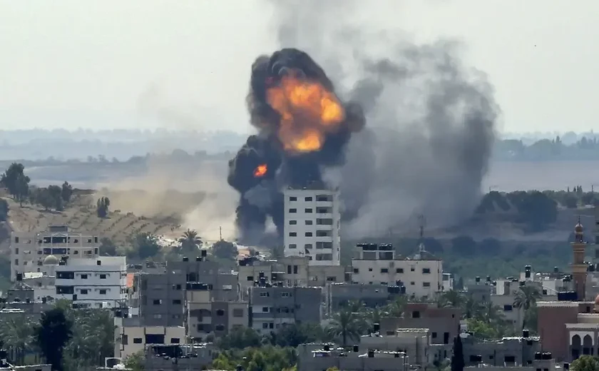 Brasileiros repatriados da Faixa de Gaza têm dia de vacina e promessa de assistência do governo Lula