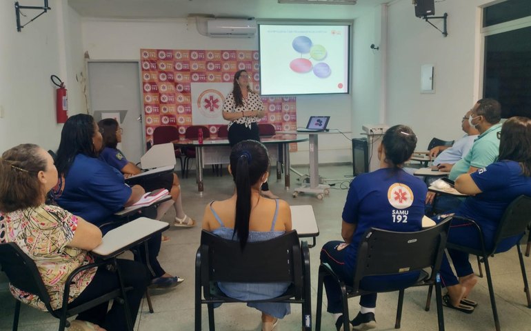 Samu realiza capacitação sobre manipulação de alimentos para os servidores do Serviço de Nutrição