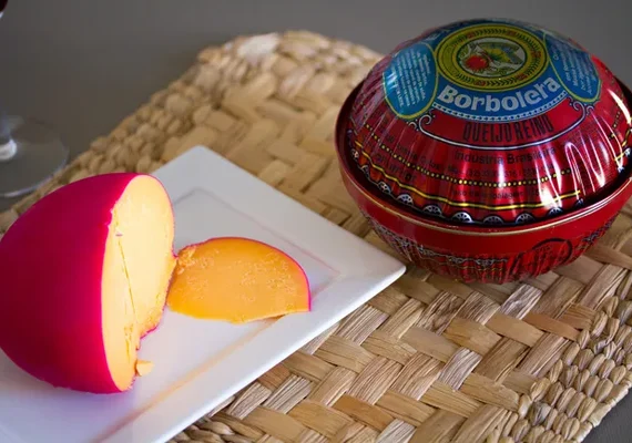 Homem é preso ao tentar furtar R$ 1 mil em queijos do reino em supermercado de Maceió