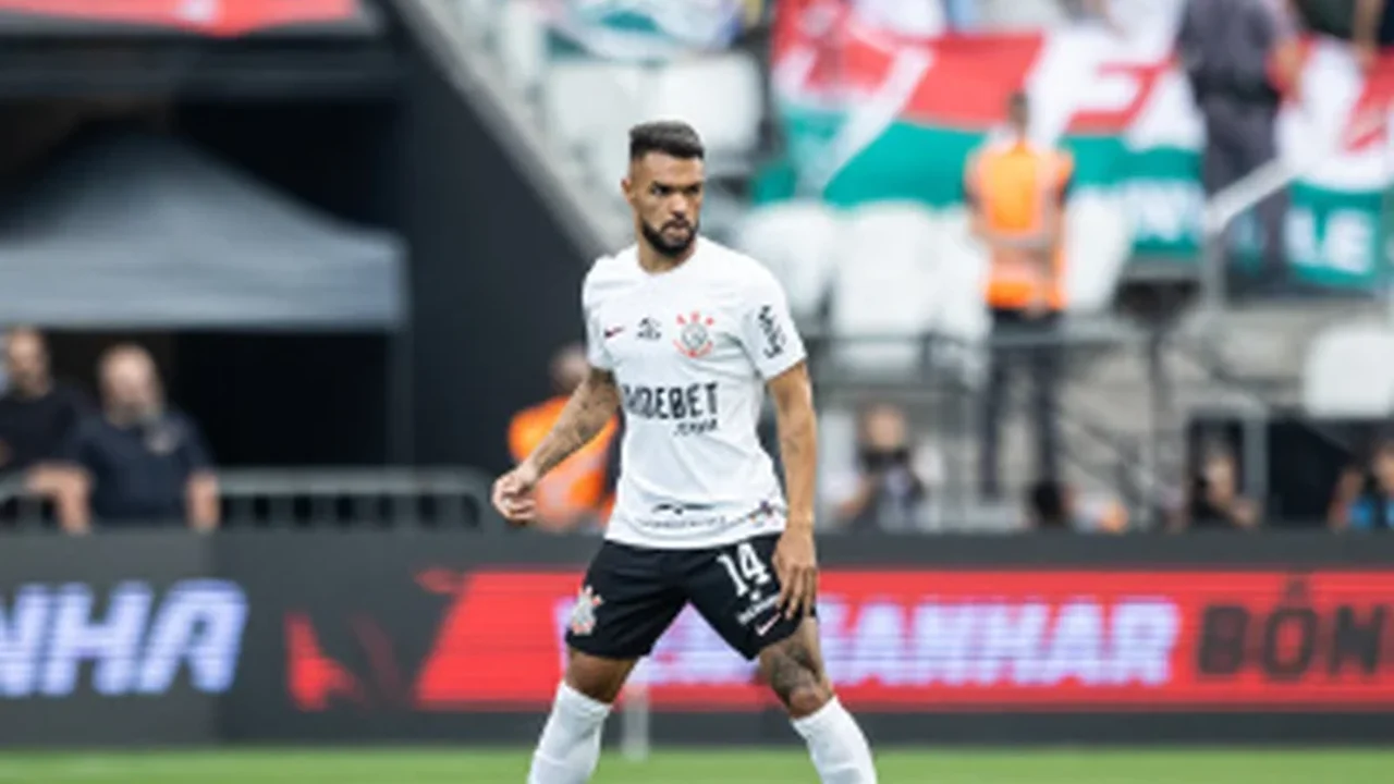 Raniele é desfalque no Corinthians com lesão no joelho