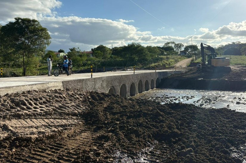 Povoado em São José da Tapera é beneficiado com passagem molhada