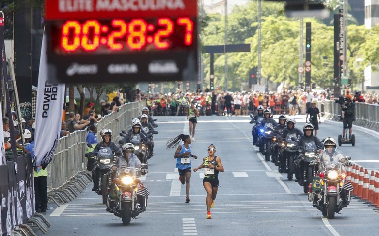 São Silvestre: atletas elogiam público e apontam calor como obstáculo