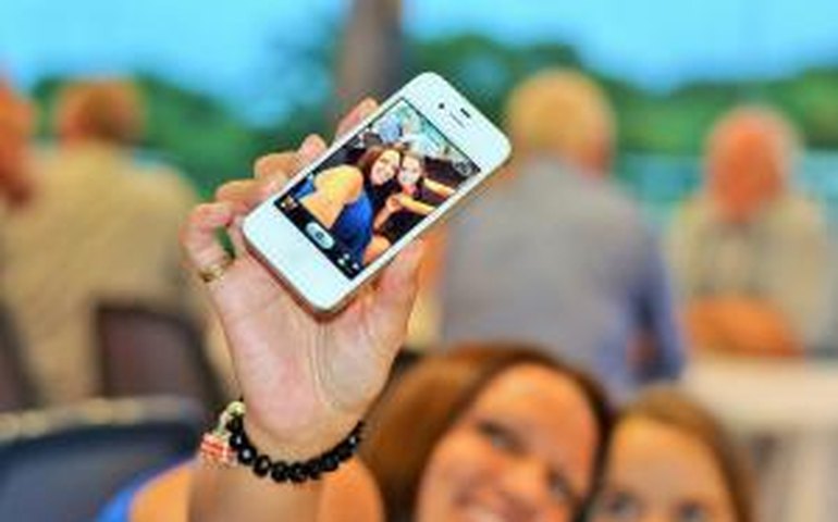 Selfie na urna: É proibido divulgar imagem de voto nas redes sociais, alerta Justiça Eleitoral