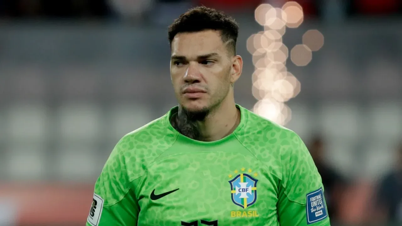 Ederson é um dos 3 finalistas ao prêmio de melhor goleiro da Fifa 2023