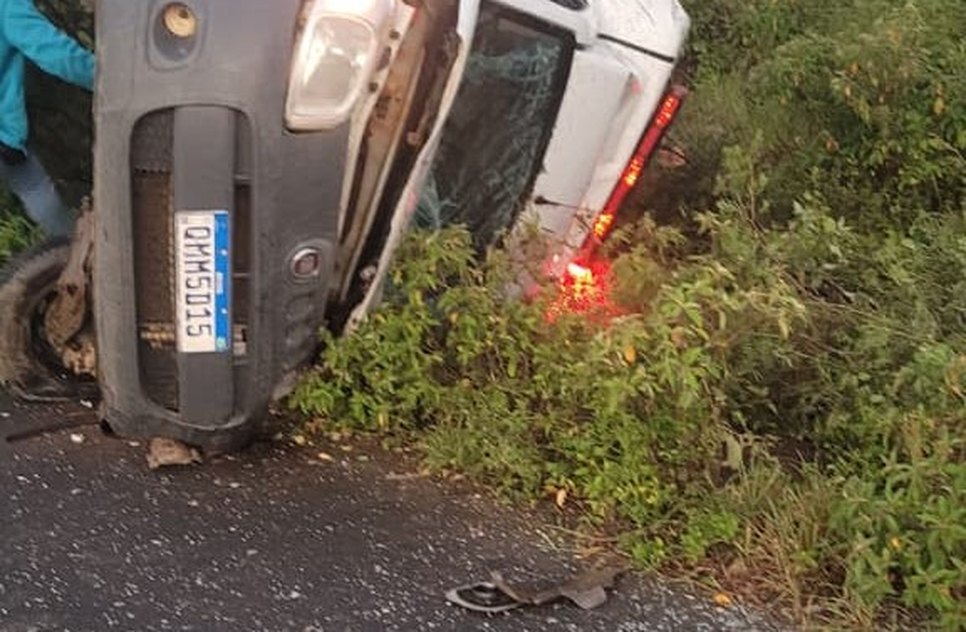 Acidente entre trator e ambulância em Carira / Foto: Foto: redes sociais