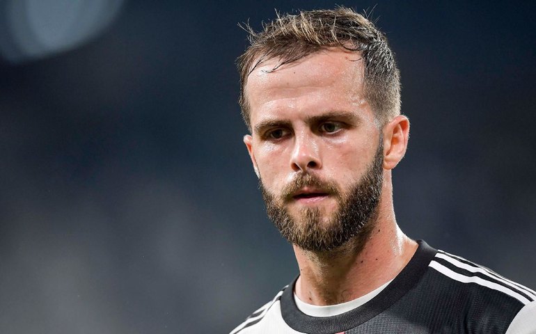Reforço do Barcelona, Pjanic diz estar bem após teste positivo para covid-19