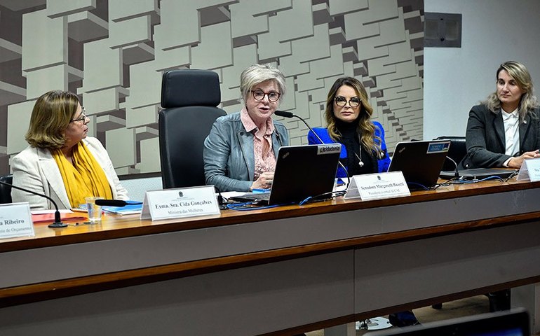 Dependência econômica da mulher agrava violência doméstica, dizem debatedoras