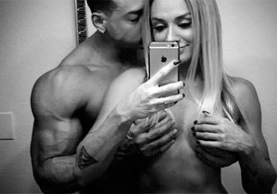 Felipe Franco e Juju Salimeni fazem selfie ousadíssima