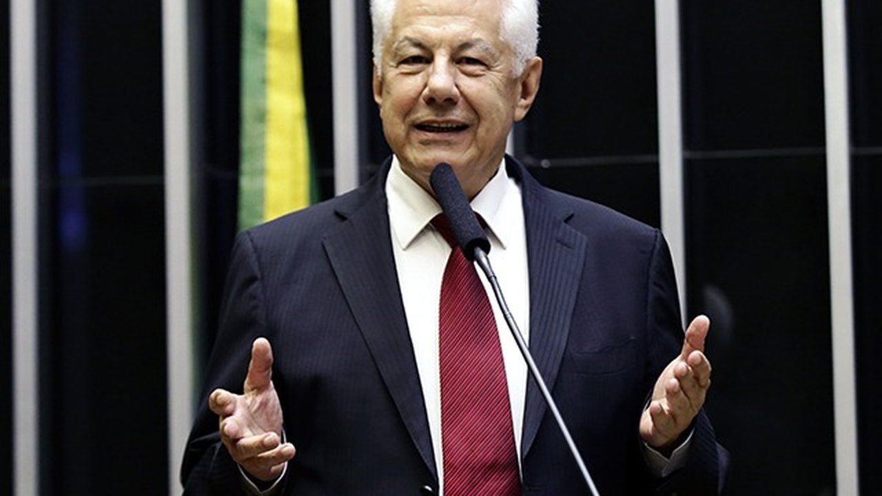 Deputado Chinaglia entra com denúncia na CVM por atos lesivos contra Eletrobras