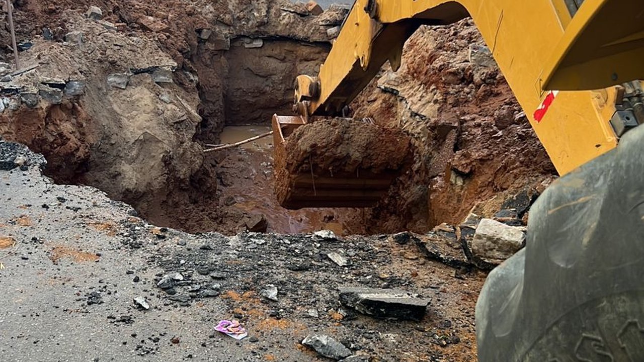 Prefeitura inicia trabalhos na Rua Antônio Matias no Centro de Palmeira dos Índios