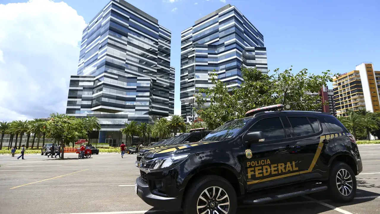 PF aponta troca de mensagens entre Vorcaro e Moraes no dia da primeira prisão