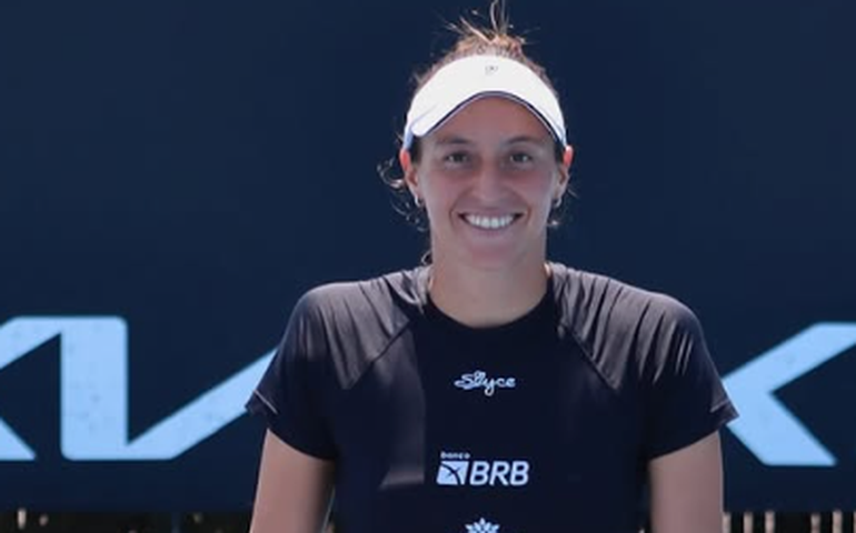 Rivais abandonam e Luisa Stefani vai à semifinal do Torneio de Linz