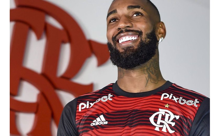 Meio-campista Gerson retorna ao Flamengo com contrato até 2027