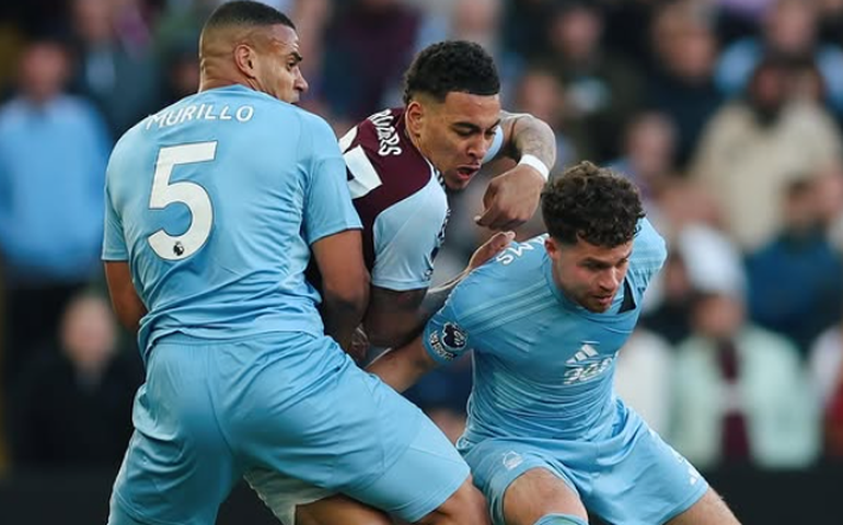 Aston Villa engata a 7ª vitória seguida e impede o Nottingham Forest de encostar no Arsenal