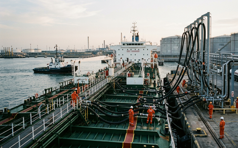 Sob impacto da guerra, Opep+ decide aumentar produção de petróleo