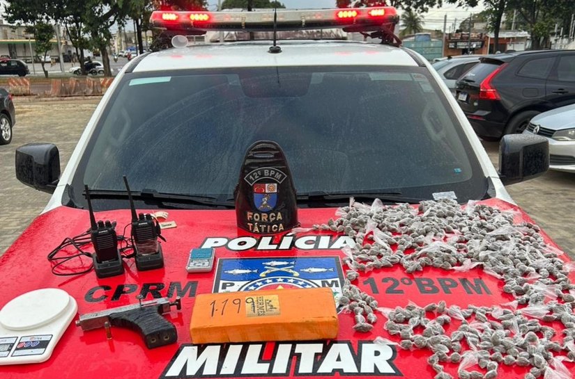 Após denúncias, armas e mais de 3kg de drogas foram apreendidas em Maceió