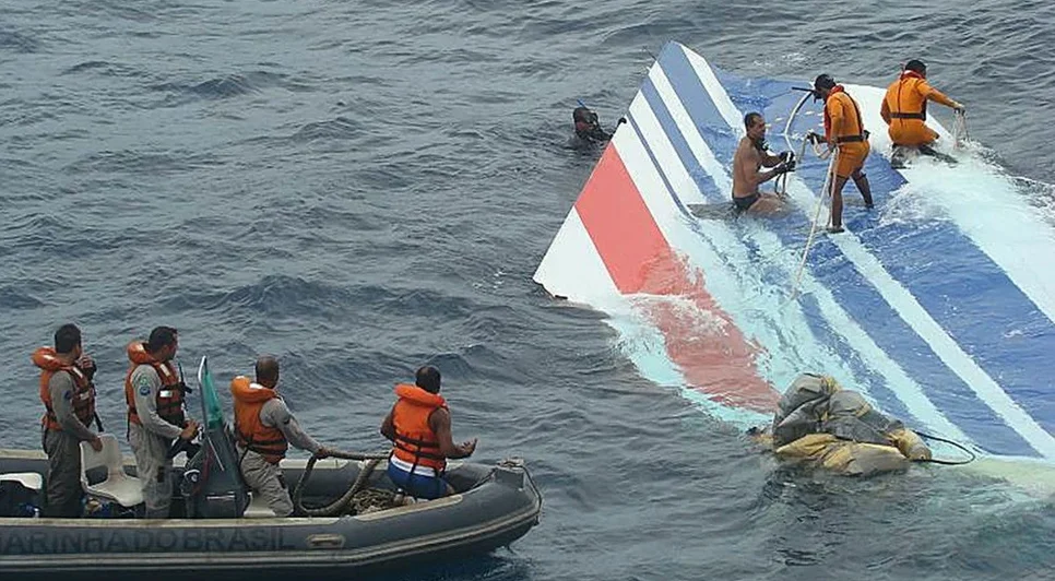 Avião caiu no oceano atlântico em região próxima à Fernando de Noronha