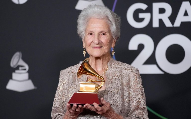 Quem é Ángela Álvarez, a cubana de 95 anos que foi a revelação do Grammy Latino