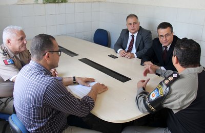 Judiciário avalia implantar centro de conciliação na base comunitária do Vergel 