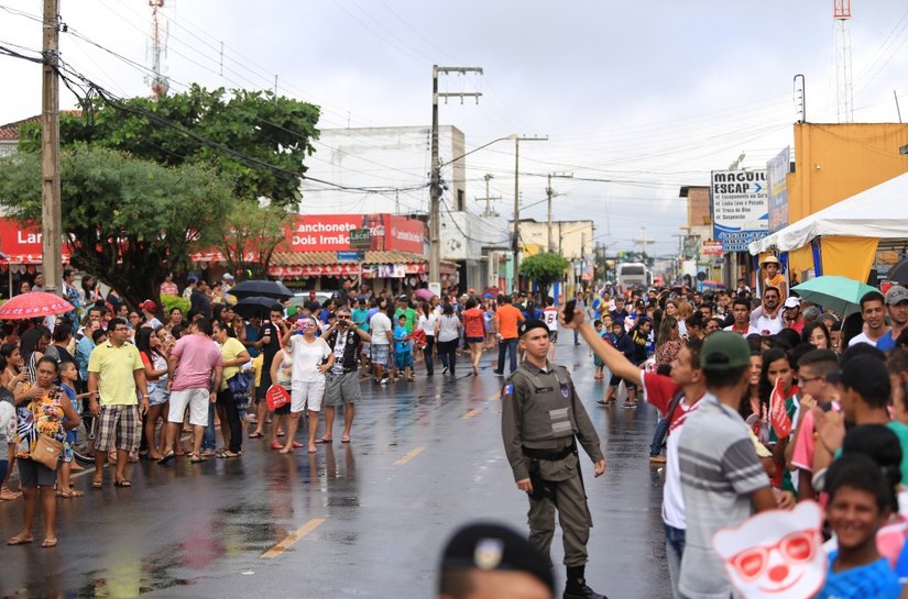 Tocha Olímpica em Arapiraca leva às ruas cerca de 80 mil pessoas