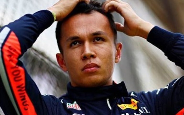 Williams confirma renovação e estende vínculo com Alexander Albon na F-1